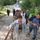Trzeba pokonać wysokie schody