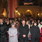 Wierni słuchają opisu Męki Pana naszego Jezusa Chrystusa
