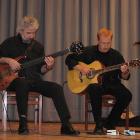 Panowie Roman Ziobro- gitara basowa i Zbigniew Tkaczyk - gitara