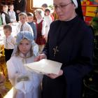 Weź do ręki biały opłatek i życz szczęścia całemu światu!