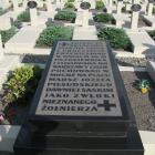 Z tej mogiły zabrano ciało do Warszawy